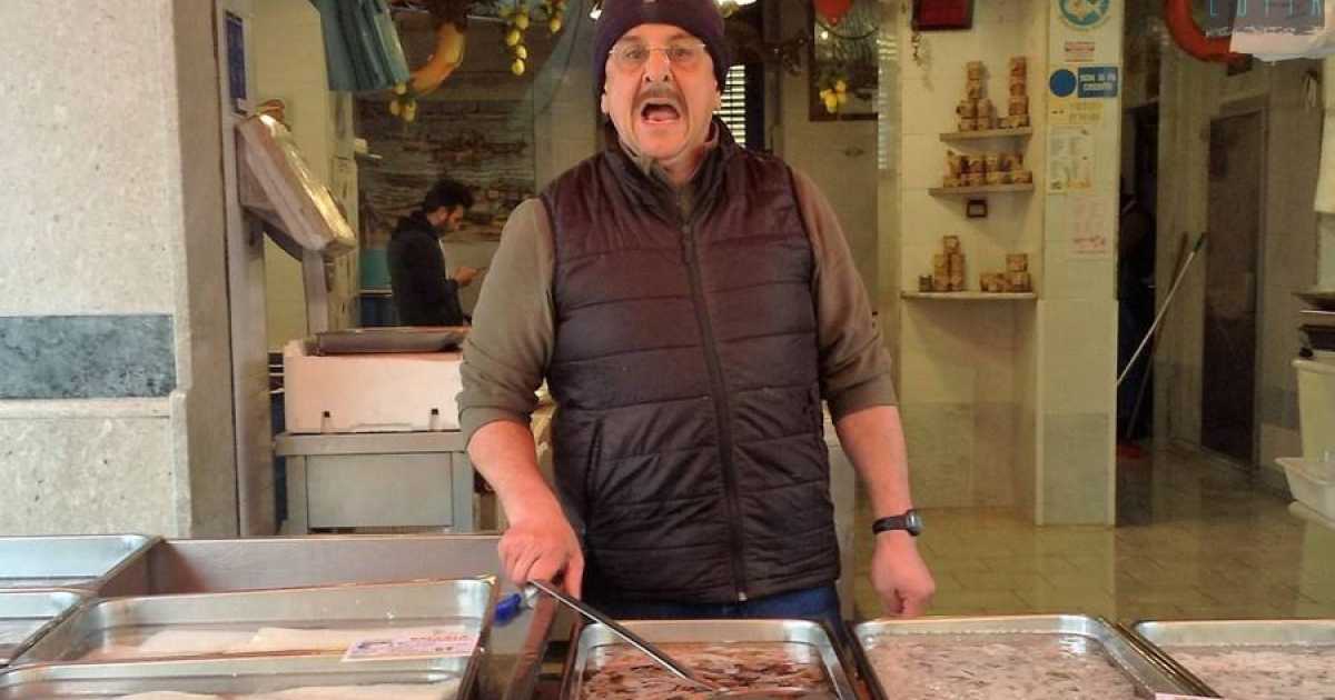"Quando le triglie fanno oh": a Japigia spopola Peppino, il cantante pescivendolo